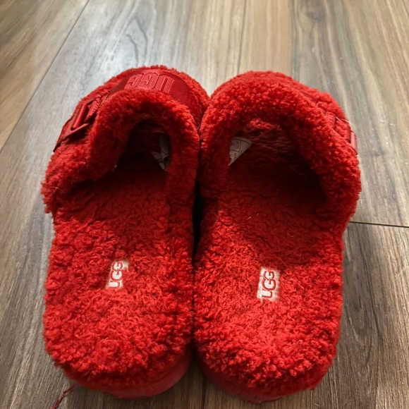 Red platform Ugg slippers - Picture 3 of 3